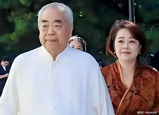 入新房床前镜设计引关注凯发k8网站范曾夫妇迁(图7)