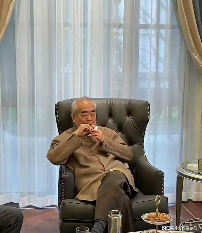 入新房床前镜设计引关注凯发k8网站范曾夫妇迁(图10)